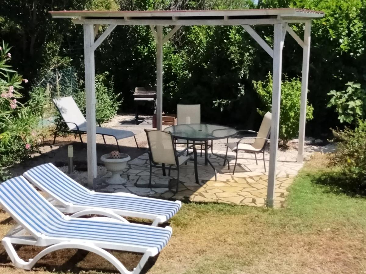 Gîte climatisé L'OISELLERIE Castelnou Esterno foto